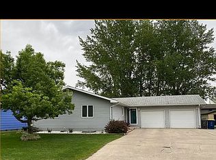 1614 6th Ave NE, Jamestown, ND 58401