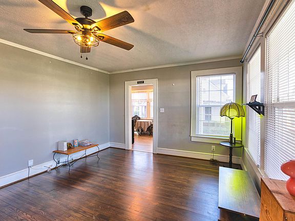 3rd image of 604 E Jefferies St