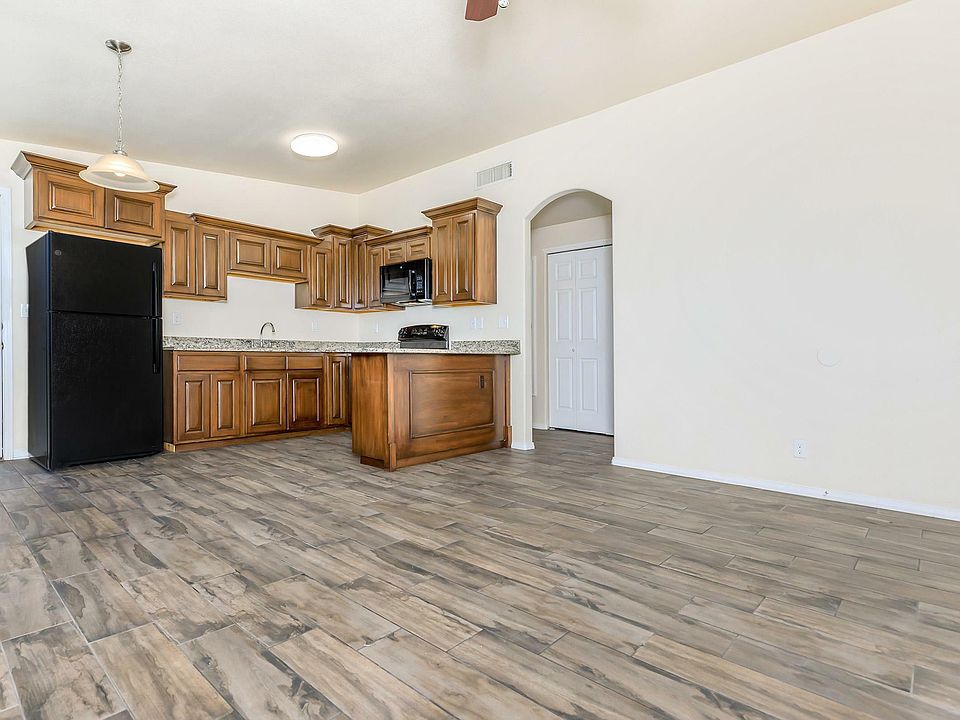 Elegant Kitchen and Dining Areas at Bella Vista Place in El Paso, TX