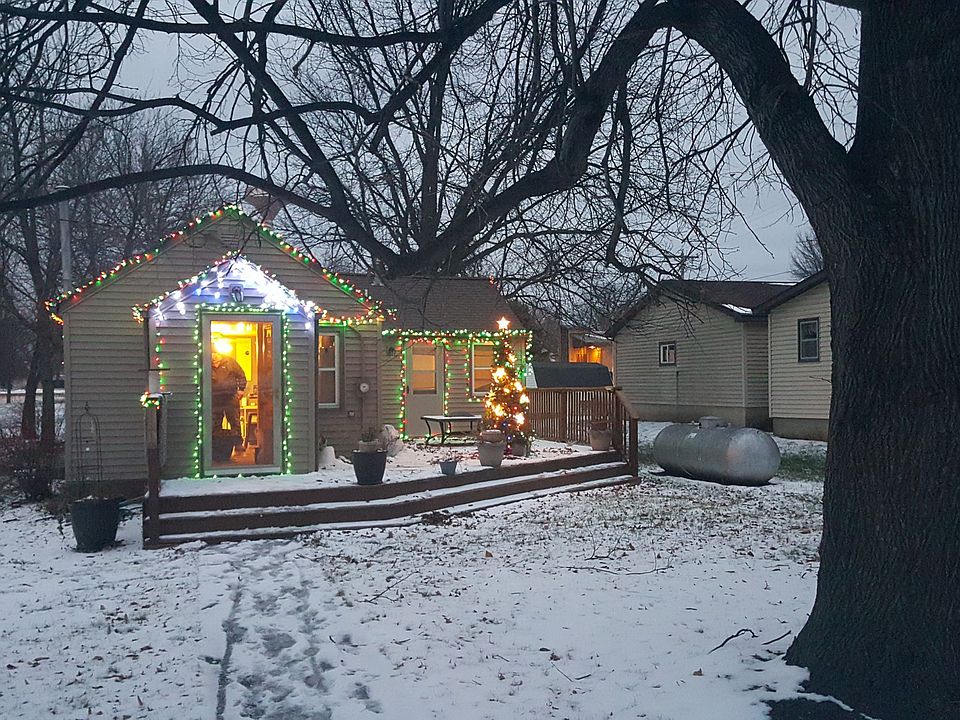 1st image of 410 Center Ave