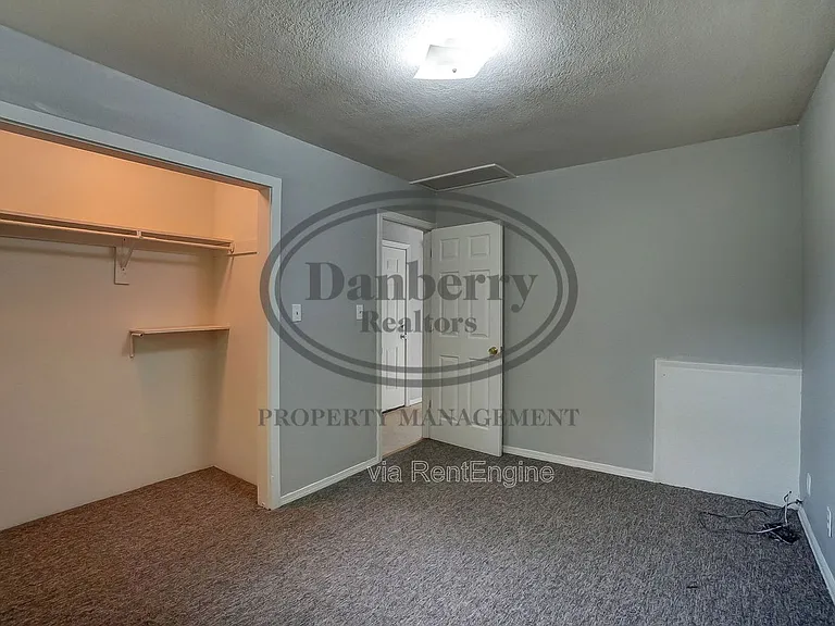 1017 Searles Rd — Photo 16