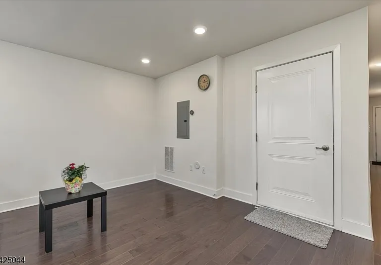 309 Saratoga Ct — Photo 5