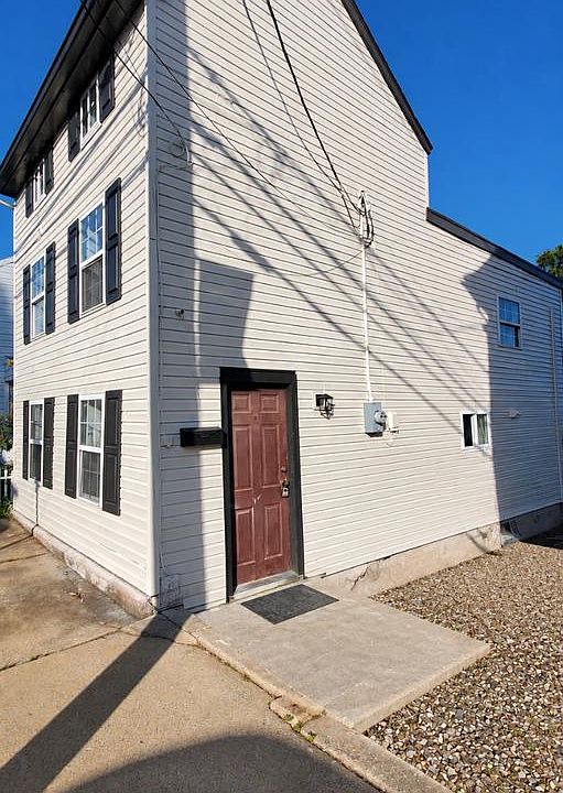 1st image of 122 N High St