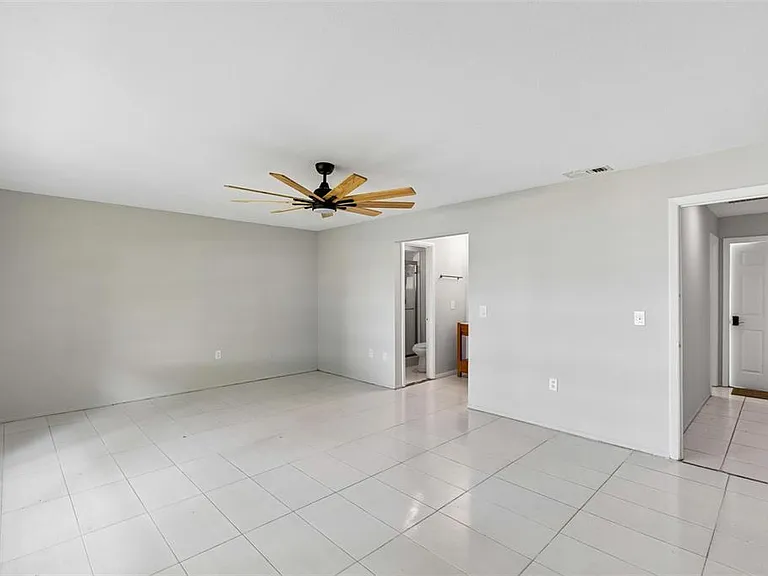 400 E Silver Star Rd — Photo 28