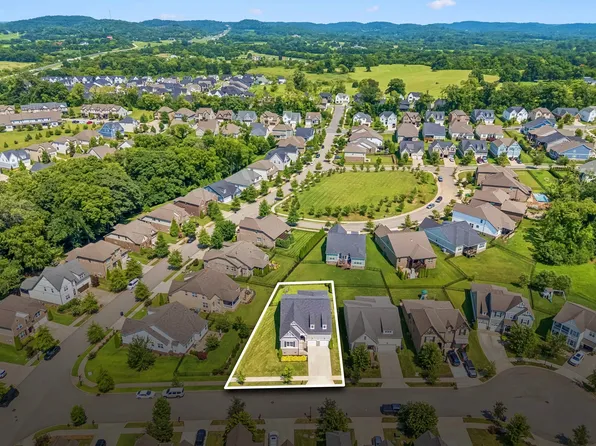2310 Durham Trail Dr, Thompsons Station, TN 37179