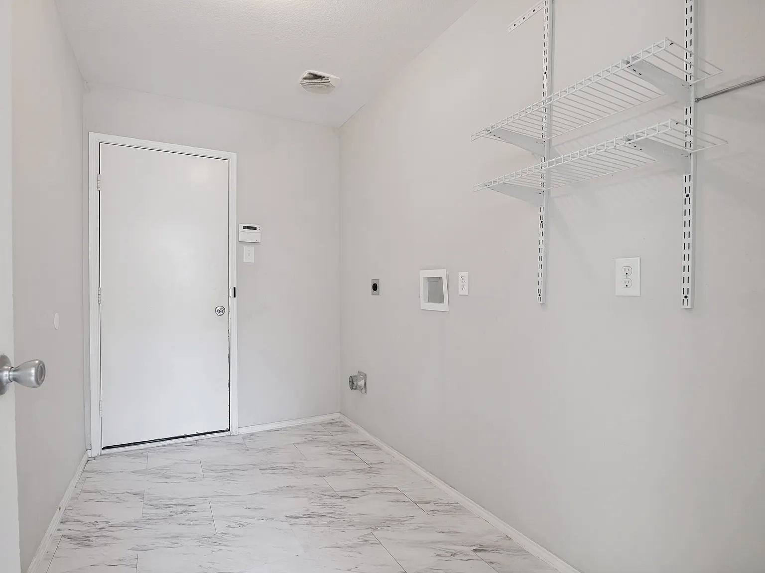 4 bed, 2.5 bath, 2717 sqft, $2,600 — Photo 1
