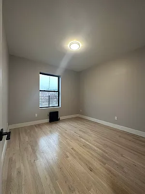 Rented by Peter R. Hungerford, LREB | media 18