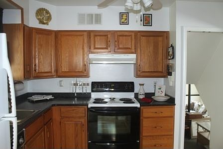 5th image of 104 Wyndcrest Ave