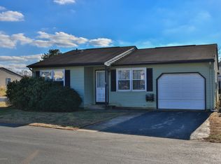 11 Hummingbird La, Whiting, NJ 08759