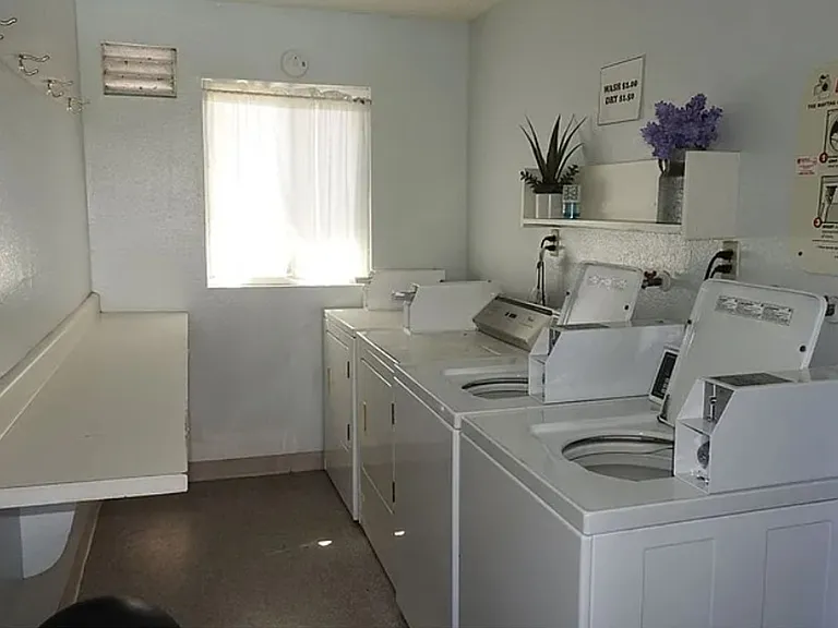 4935 Niagara Ave — Photo 10
