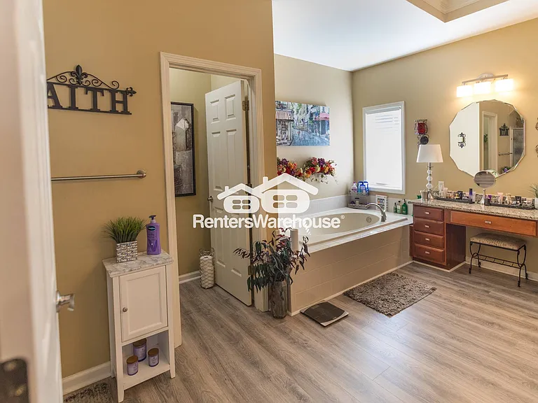 1900 Enfield Ct — Photo 24