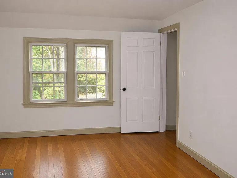 324 W Asher St — Photo 12
