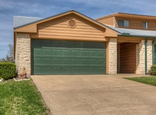 1934 20th St, Huntsville, TX 77340