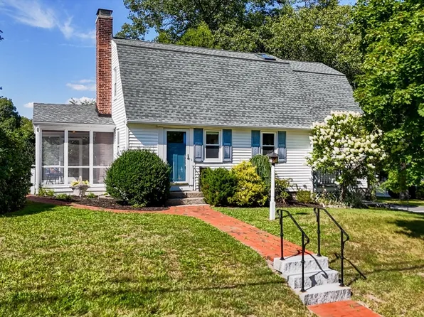 86 Orange St, Reading, MA 01867