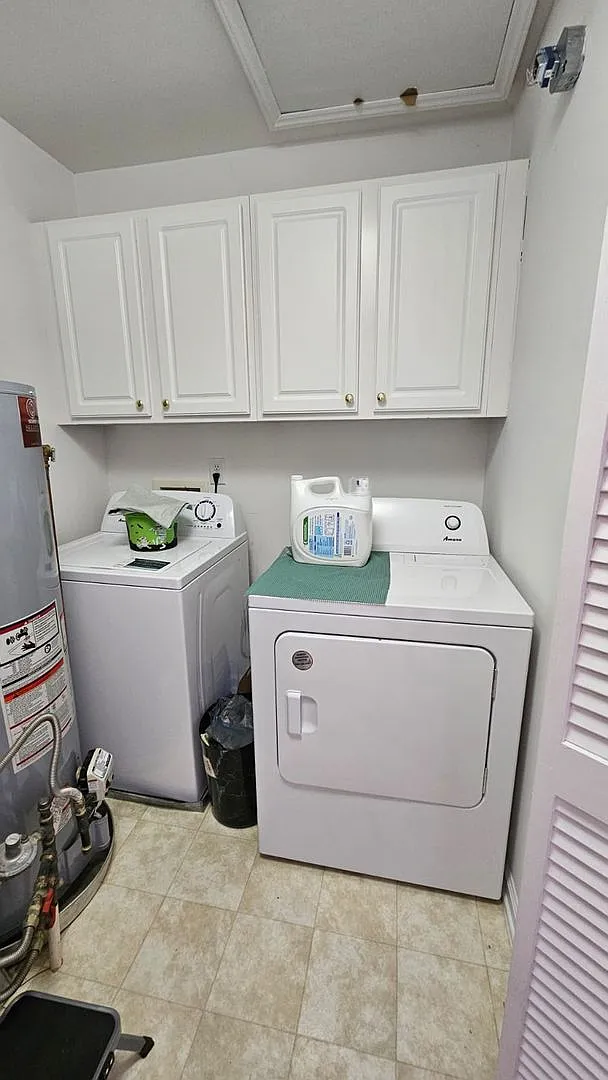 Room in 2 Bedroom Home at Chenille Dr — Photo 2