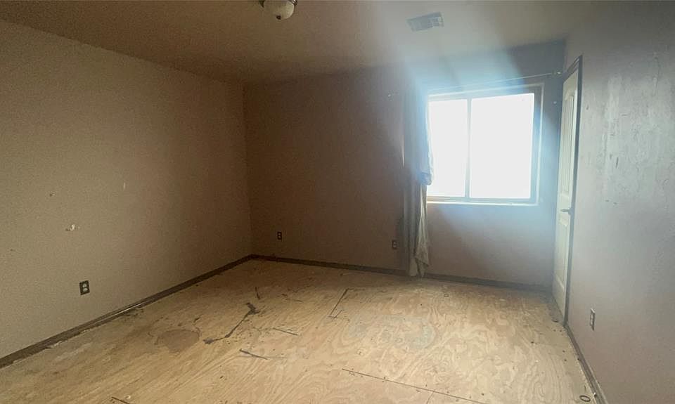 2nd image of 924 Preston Park Dr