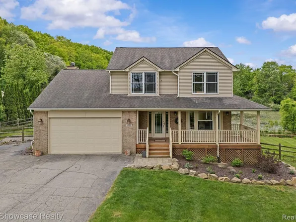 4900 Grass Lake Rd, White Lake, MI 48383