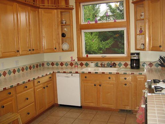 2nd image of 780 SE Glenwood Ct