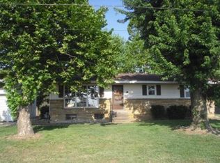 416 Wolfe Rd, Aurora, MO 65605
