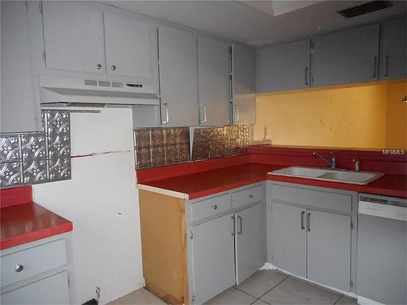 3rd image of 772 Fairwood Ln
