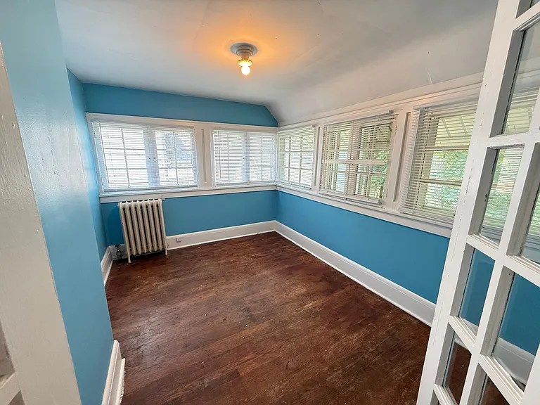 406 W Washington Ave — Photo 17