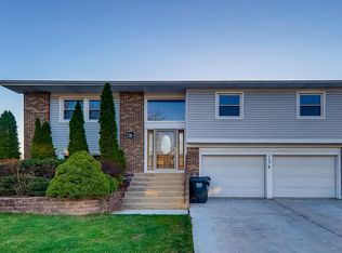 4400 Bayside Cir, Hoffman Estates, IL 60192