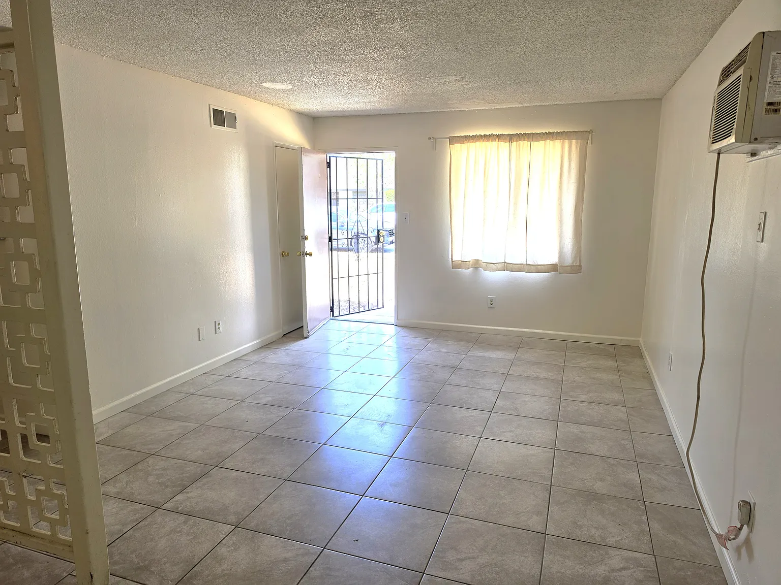 2 bed, 800 sqft, $2,300 — Photo 3