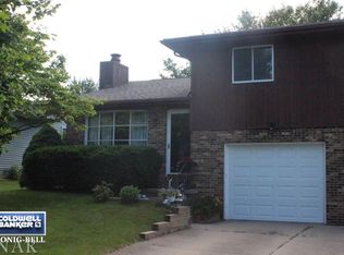 205 Goldenrod Rd APT B, Bloomington, IL 61704