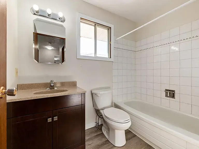 229 2nd St NE #101 — Photo 7