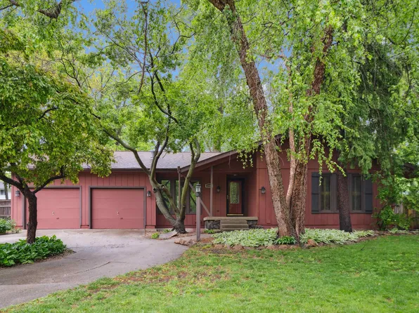 2403 Neola St, Cedar Falls, IA 50613