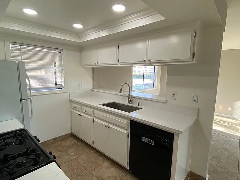 1829 Patricia Ave — Photo 4