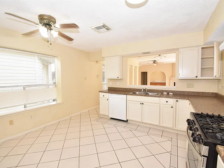 4023 Summit Valley Dr — Photo 4