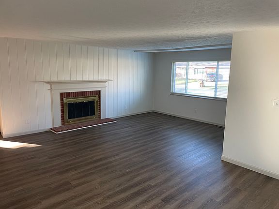 3rd image of 4832 Arrowhead Dr