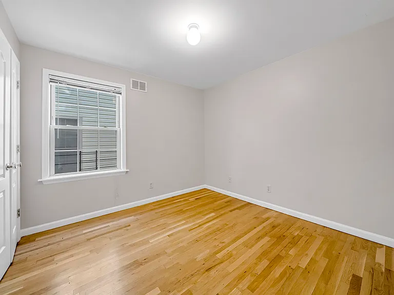 3 Montrose Ave #2 — Photo 10