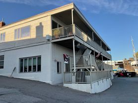 8 Ferry Ln, Marblehead, MA