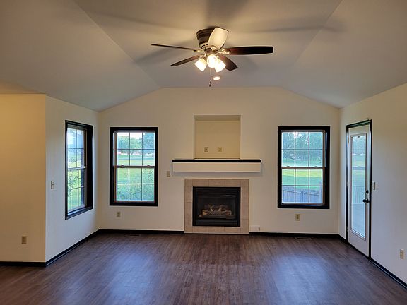 4th image of 1405 N Glancey St #1