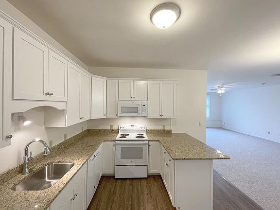 2nd image of 437 Belvidere St APT D1