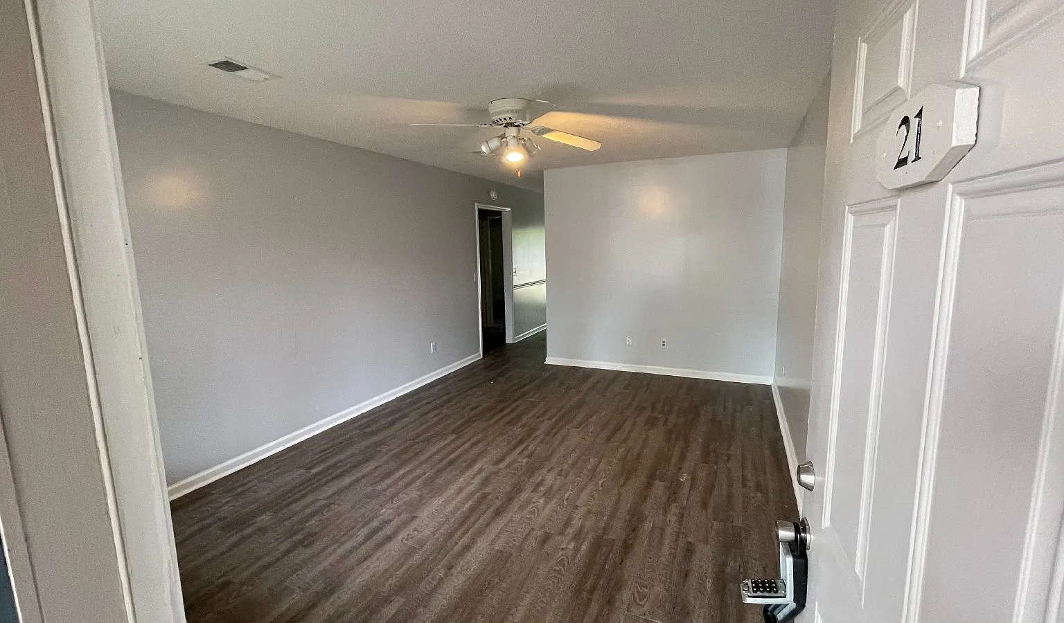 2 bed, 2.0 bath, 900 sqft, $1,225 — Photo 2