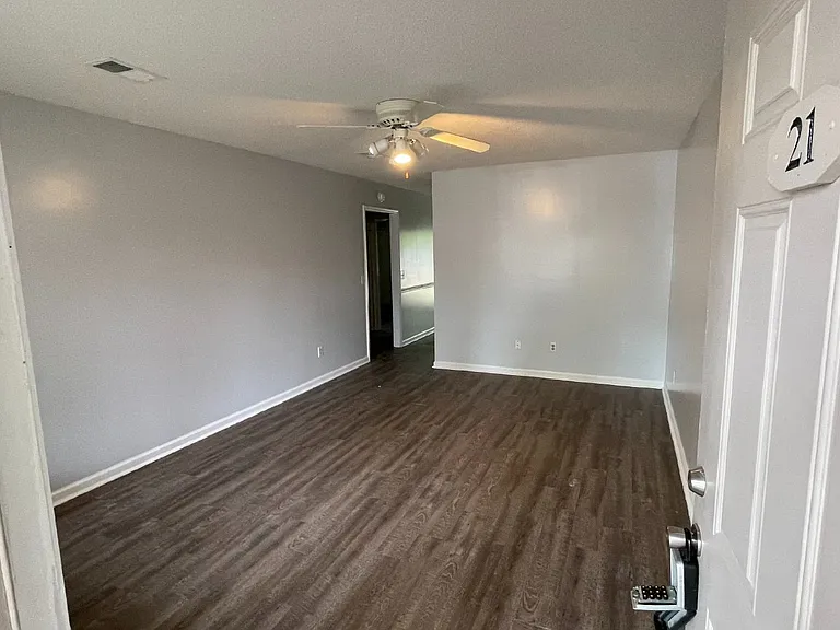 910 Brett Dr #21 — Photo 2