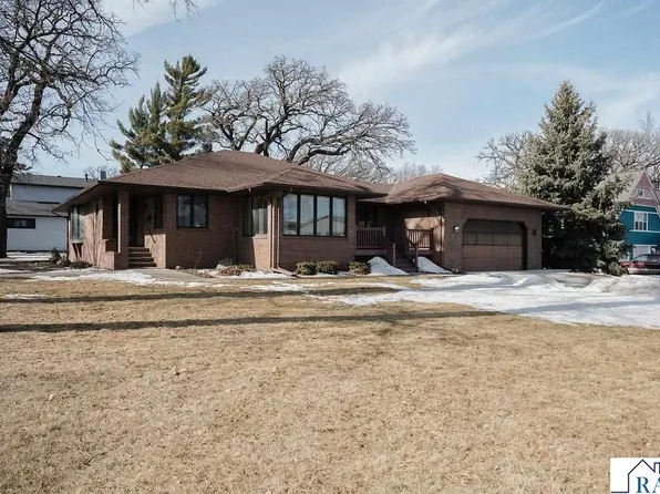 208 W 6th St, Blue Earth, MN 56013