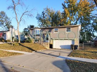 1212 Eisenhower Rd, Hiawatha, IA 52233