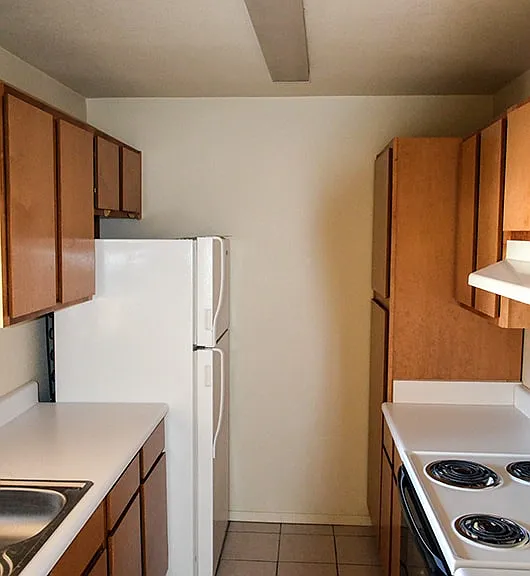 Country Manor Apartments — Photo 3