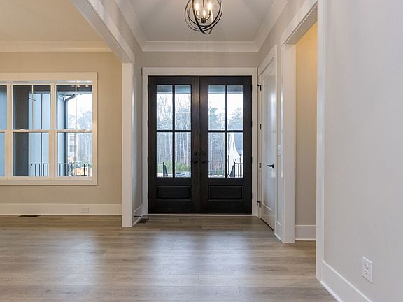 5th image of 806 Laurelwood Dr