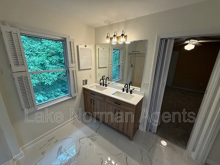 9423 Fairmead Dr — Photo 14