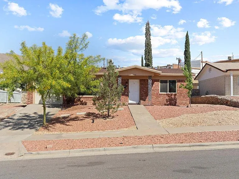 304 Carnival Dr — Photo 1