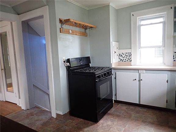 5th image of 122 Holcroft Rd