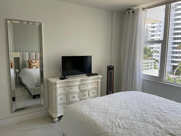 5600 Collins Ave #6D — Photo 22