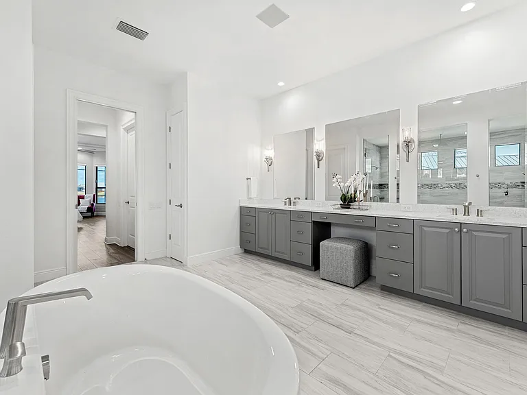 3638 Lake Adelaide Pl — Photo 18