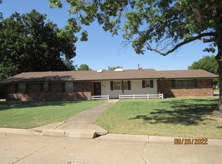 1702 Pawhuska Ave, Enid, OK 73703