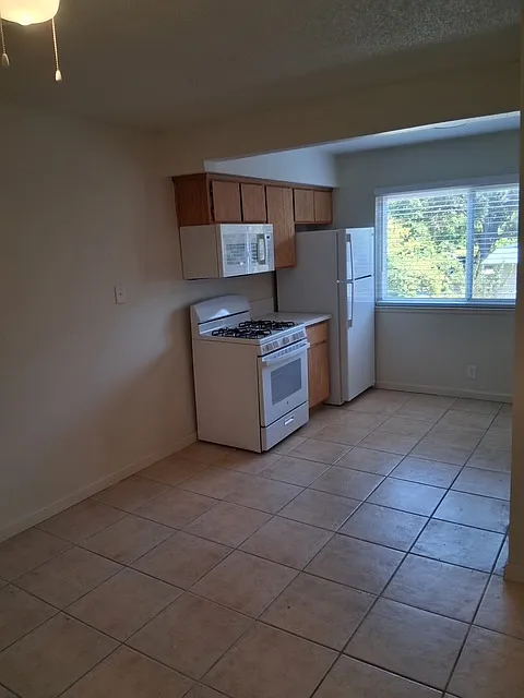 2 bed, 850 sqft, $1,450 — Photo 2